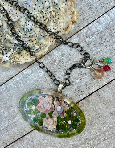 Vintage Intaglio Glass Flower Necklace