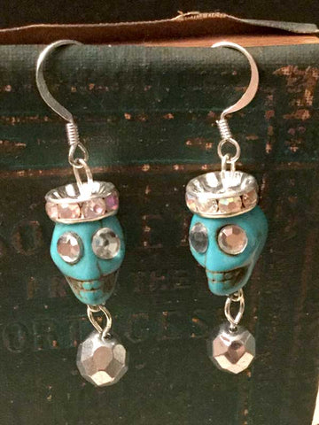 Skull Earrings with Flat Crown - Turquoise color