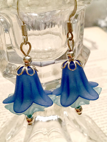 Lucite Flower Earrings - blue